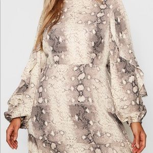 Boohoo plus size snake print ruffle dress